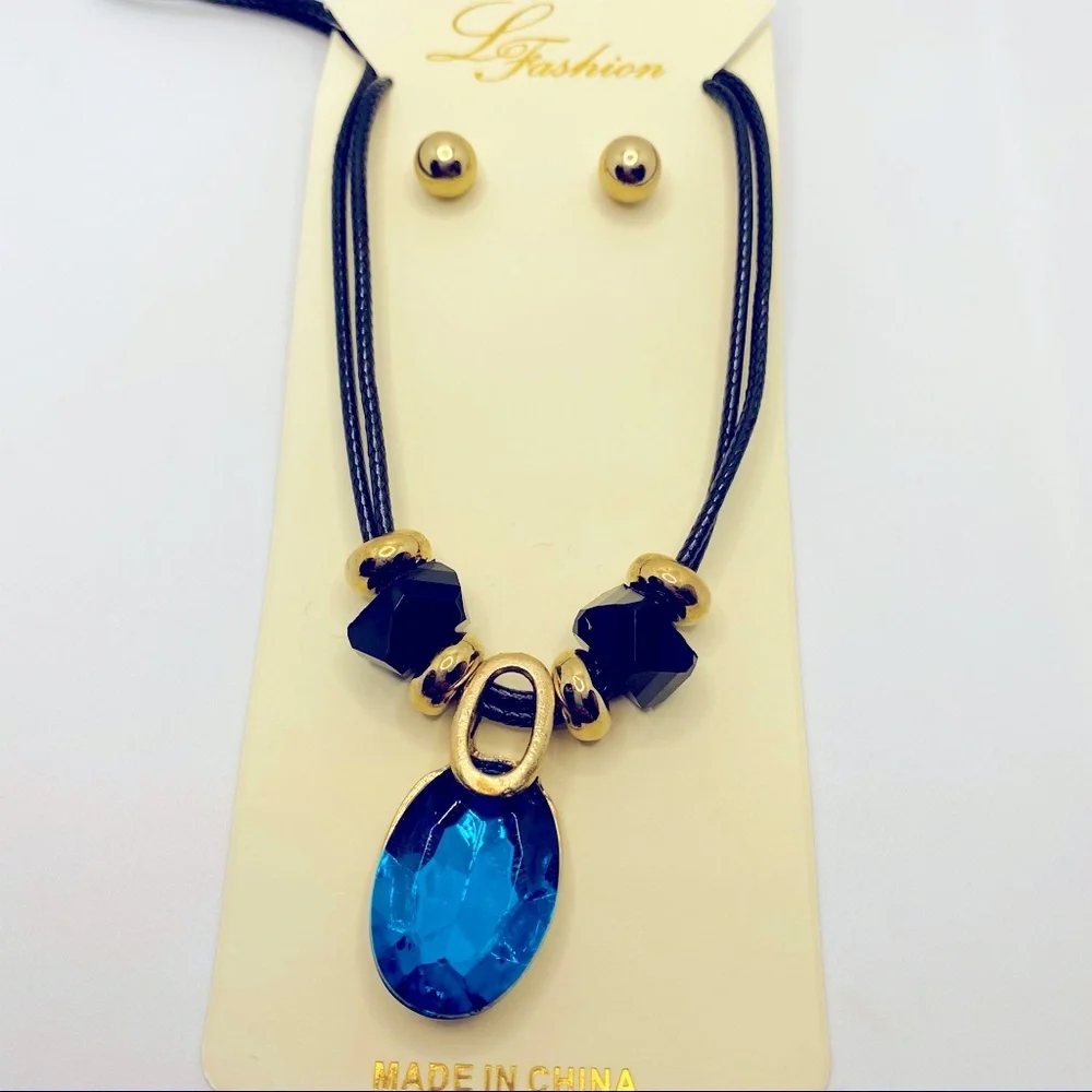 Chocker Blue Pendant with golden earrings set!